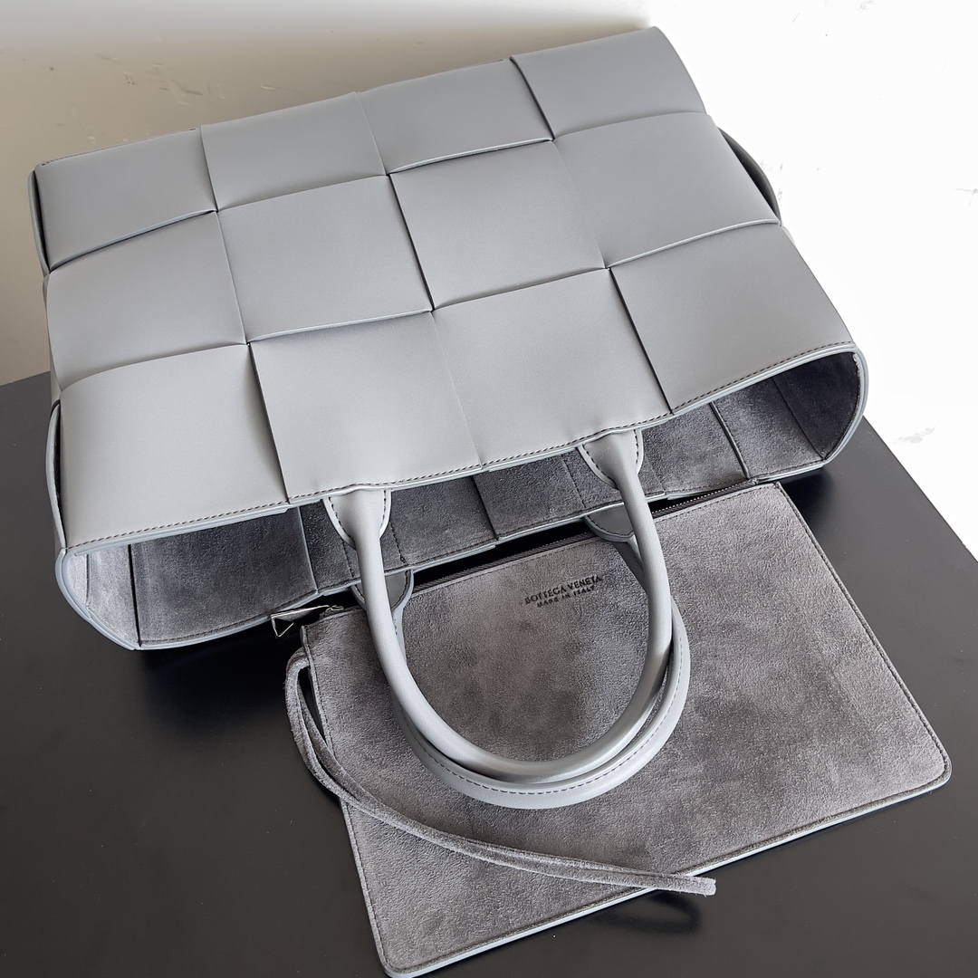 Bottega Veneta Shopping Bags